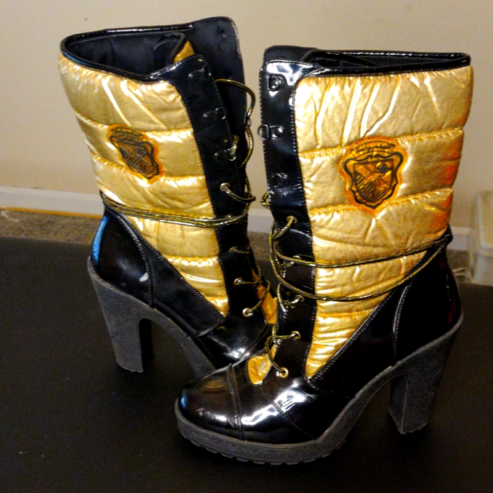 Baby phat puffer lace up boots. Size 9 black and gold